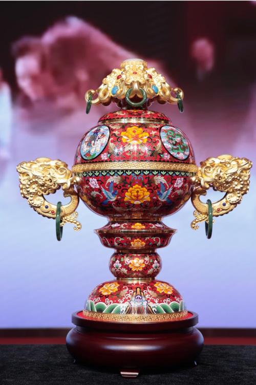 创作大师:戴嘉林,米振雄,刘永森,钟连盛,霍铁辉,李静作品工艺:景泰蓝